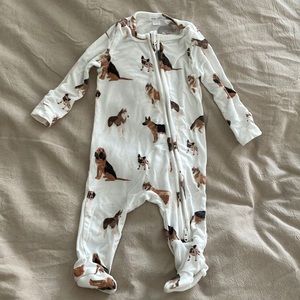 Angel Dear 2 -way zipper footie- white with dogs 0-3 months